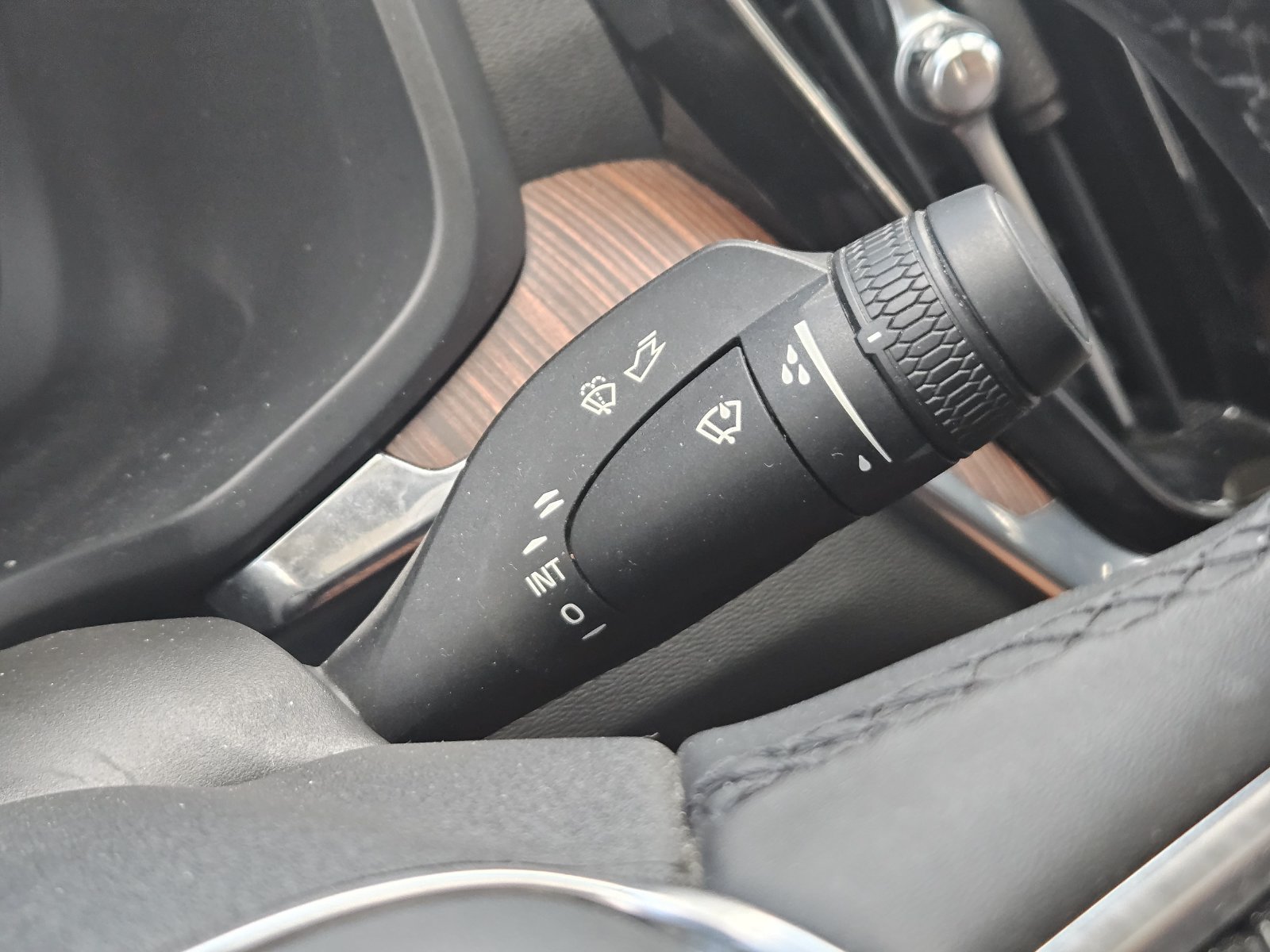 Used 2024 Volvo S60 B5 Plus FWD image 28