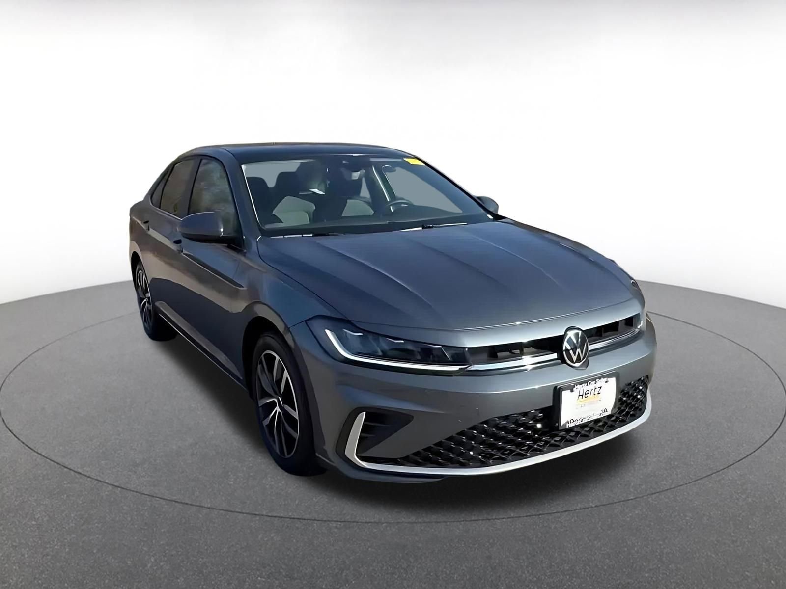 Used 2025 Volkswagen Jetta SE image 3