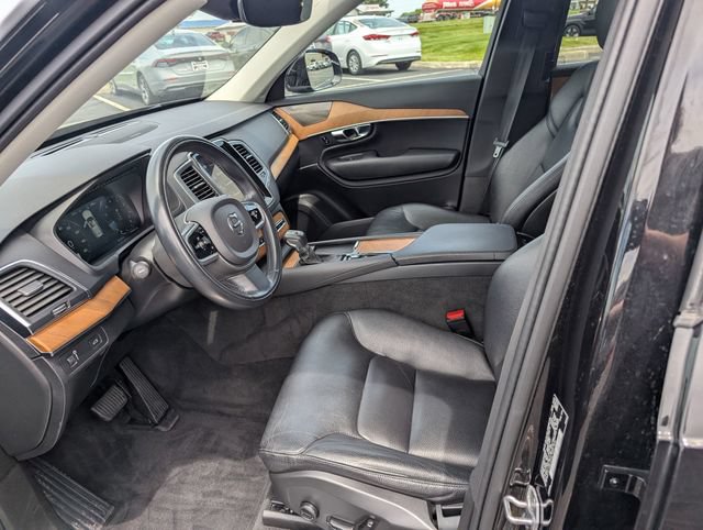 Used 2021 Volvo XC90 T6 Momentum w/ Climate Package AWD/4WD image 14