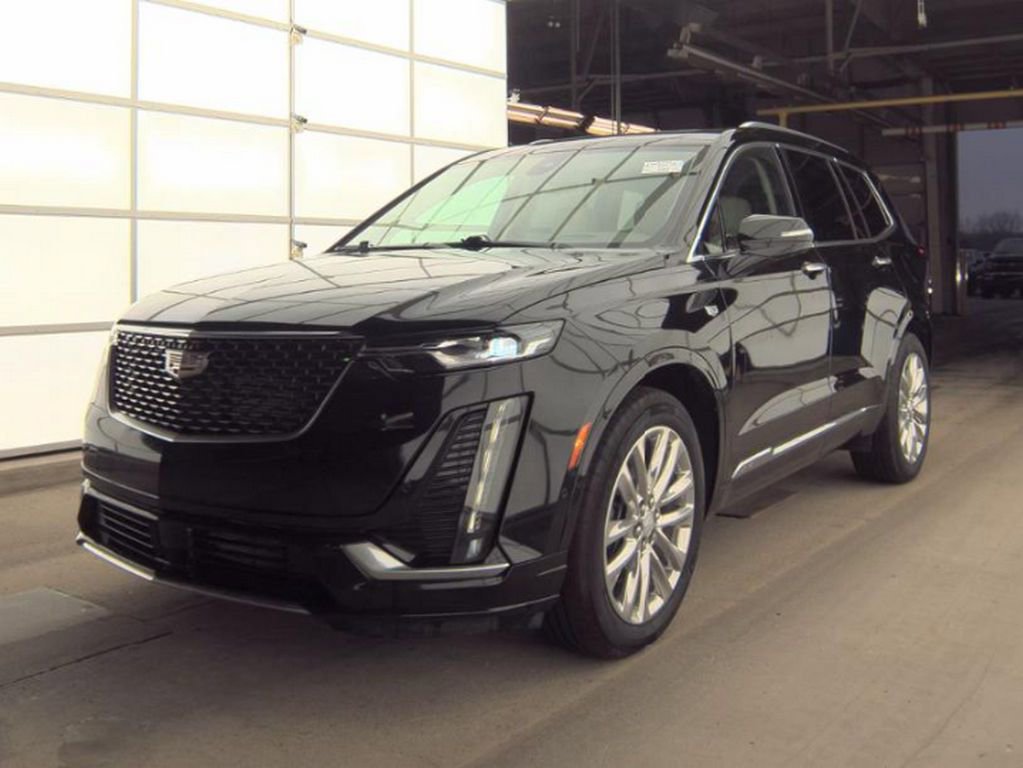 Used 2024 Cadillac XT6 Premium Luxury w/ Technology Package image 2