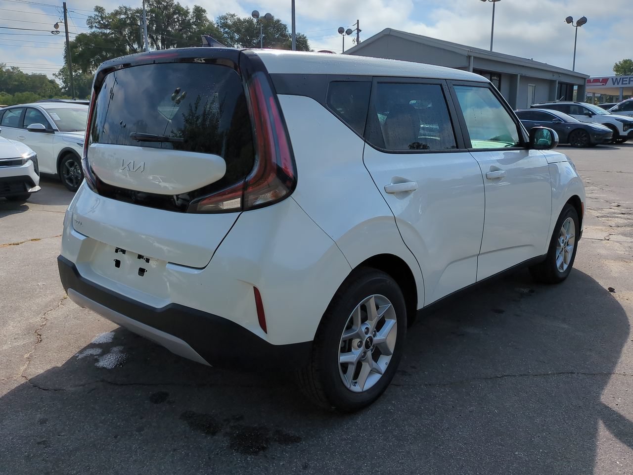 Certified 2025 Kia Soul LX w/ LX Technology Package FWD image 5