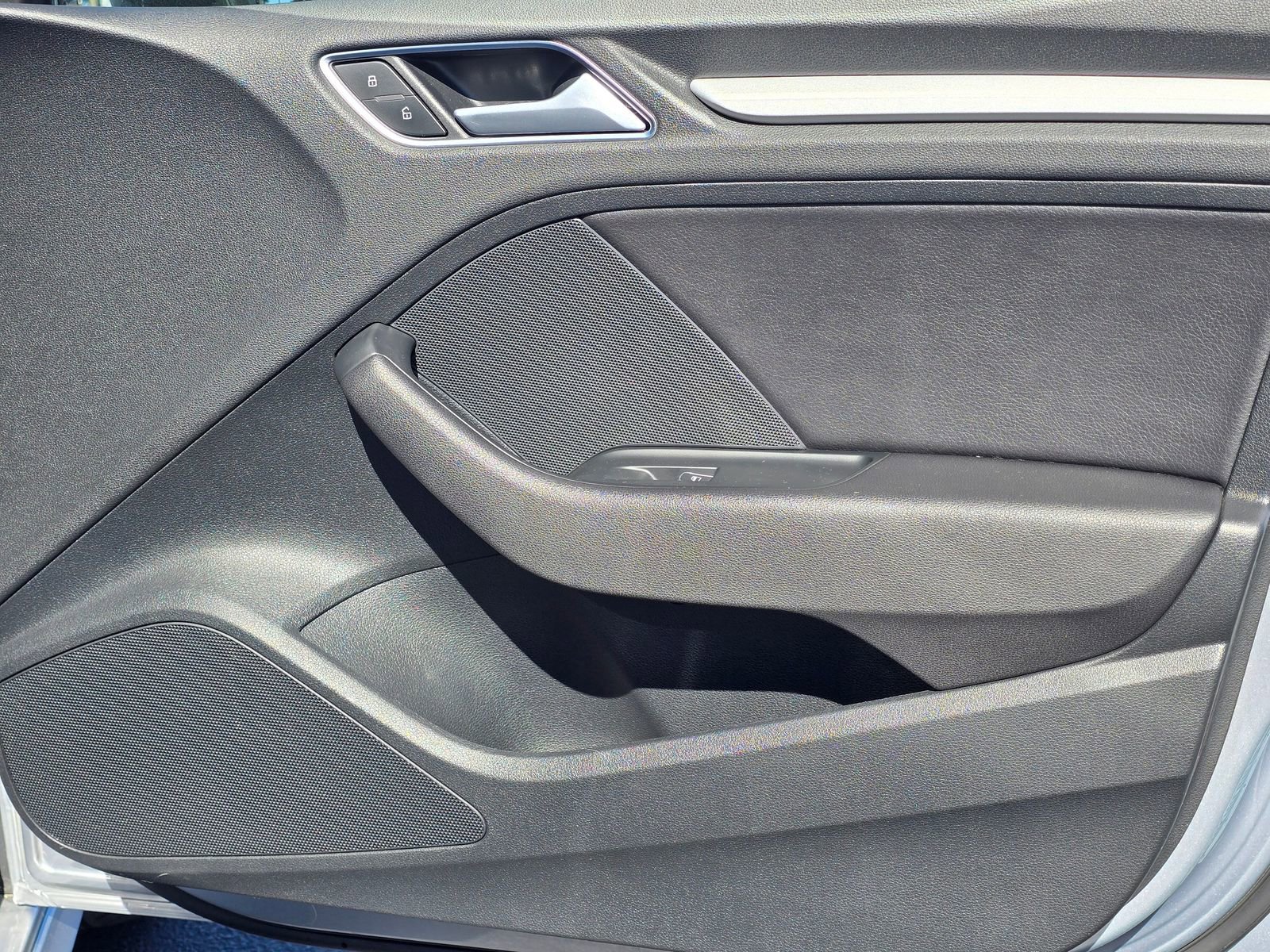 Used 2016 Audi A3 e-tron Premium w/ Audi MMI Navigation Plus image 41