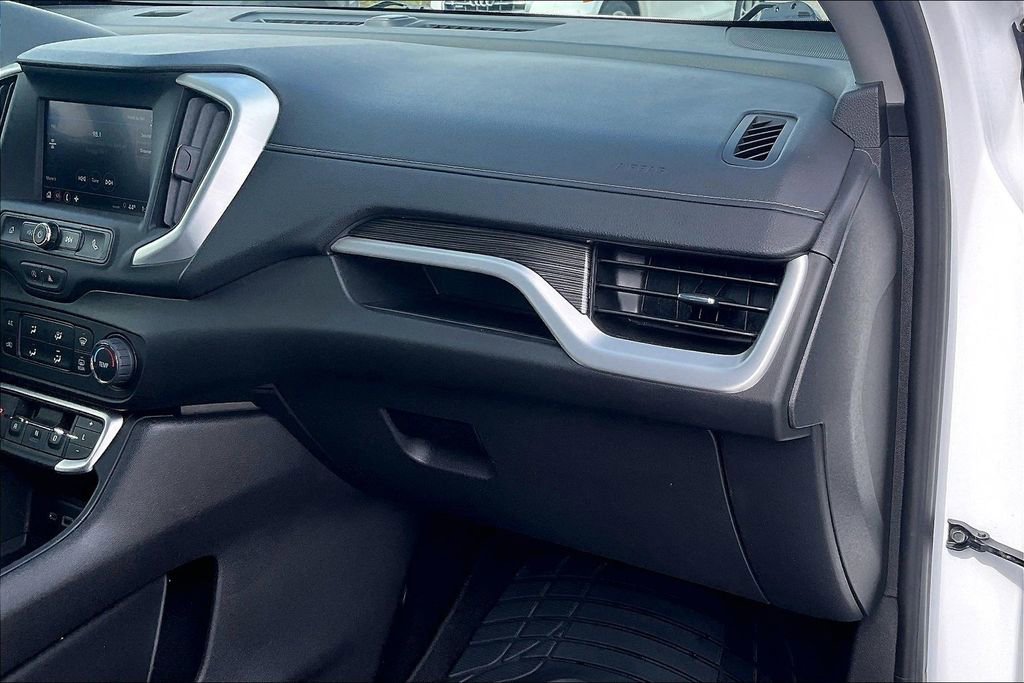 Used 2024 GMC Terrain SLE image 15