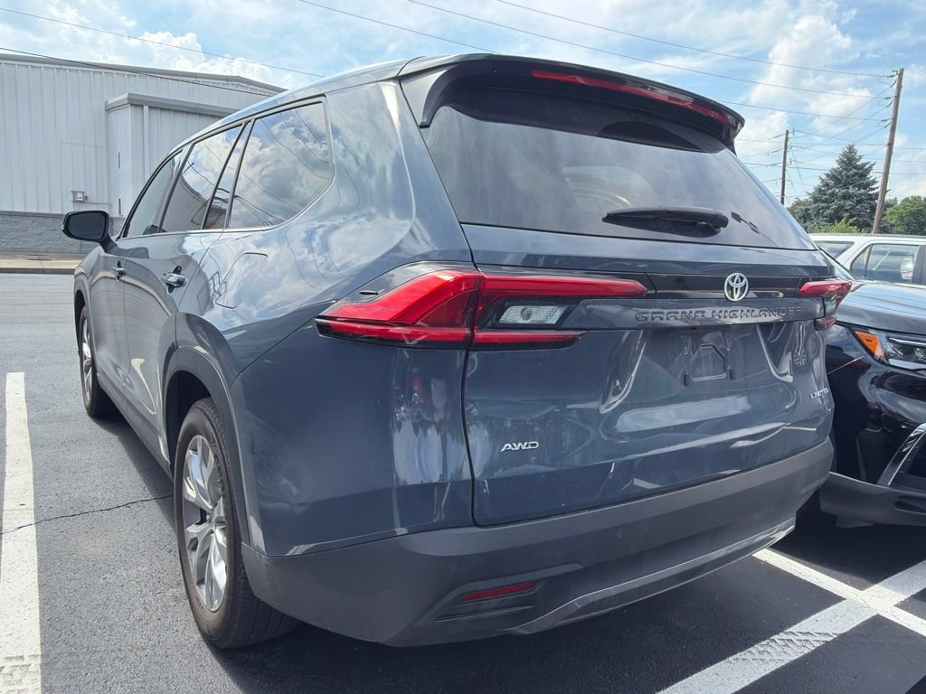 Used 2024 Toyota Grand Highlander AWD image 2