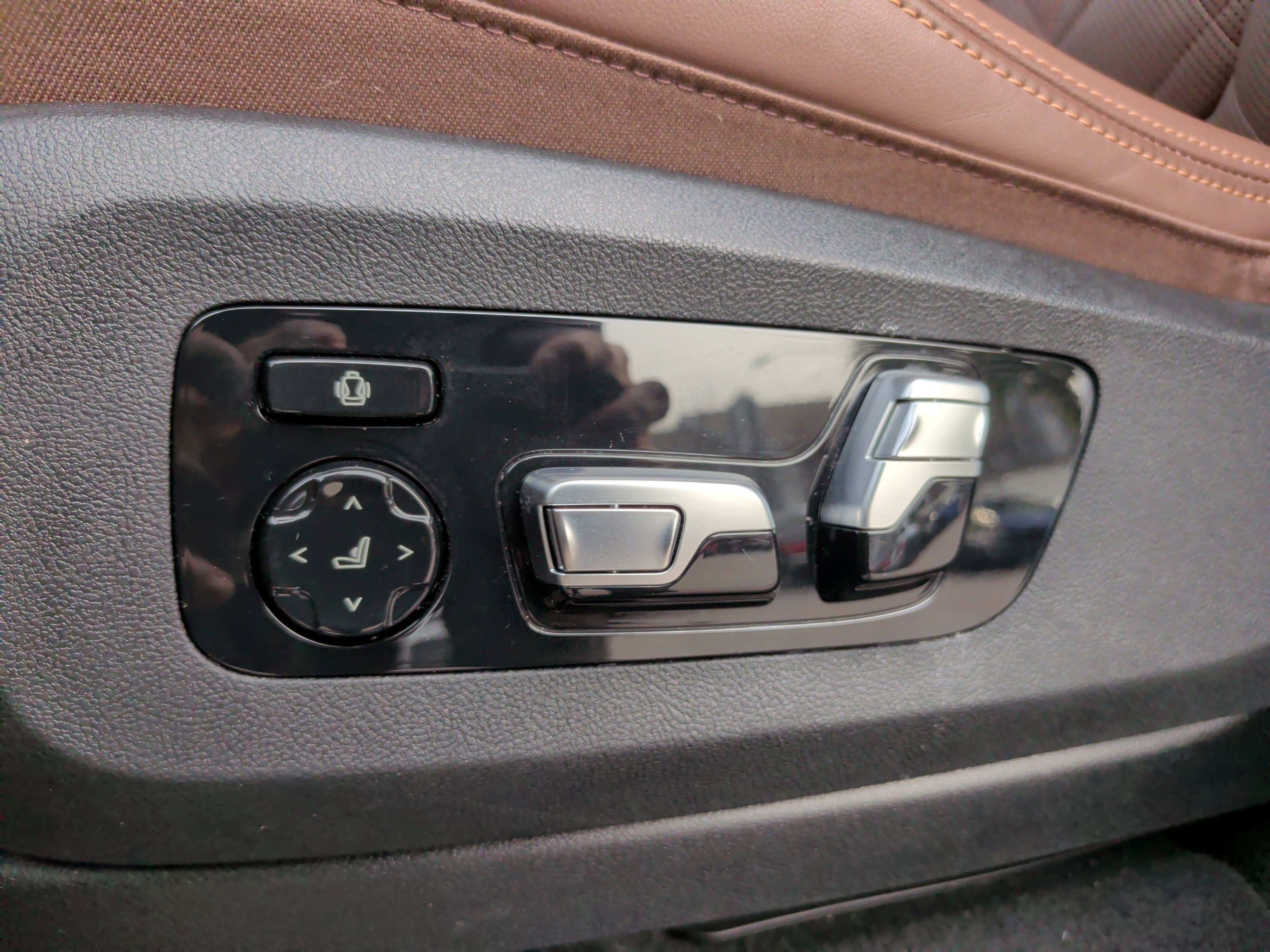 Certified 2025 BMW X5 M60i w/ Climate Comfort Package image 27