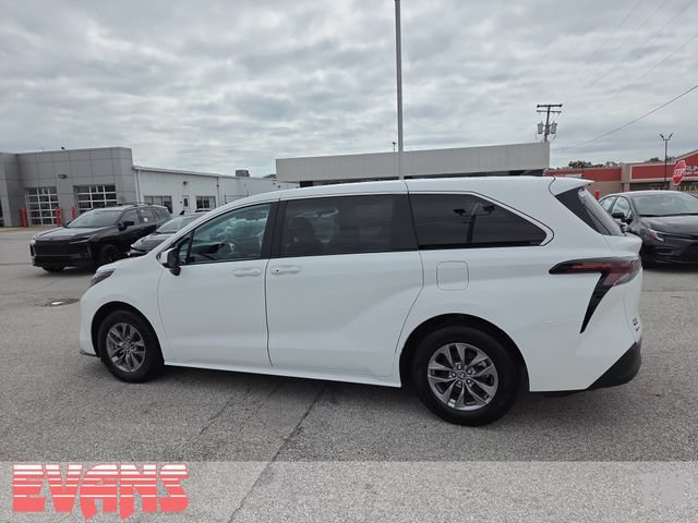 Certified 2025 Toyota Sienna LE FWD image 26