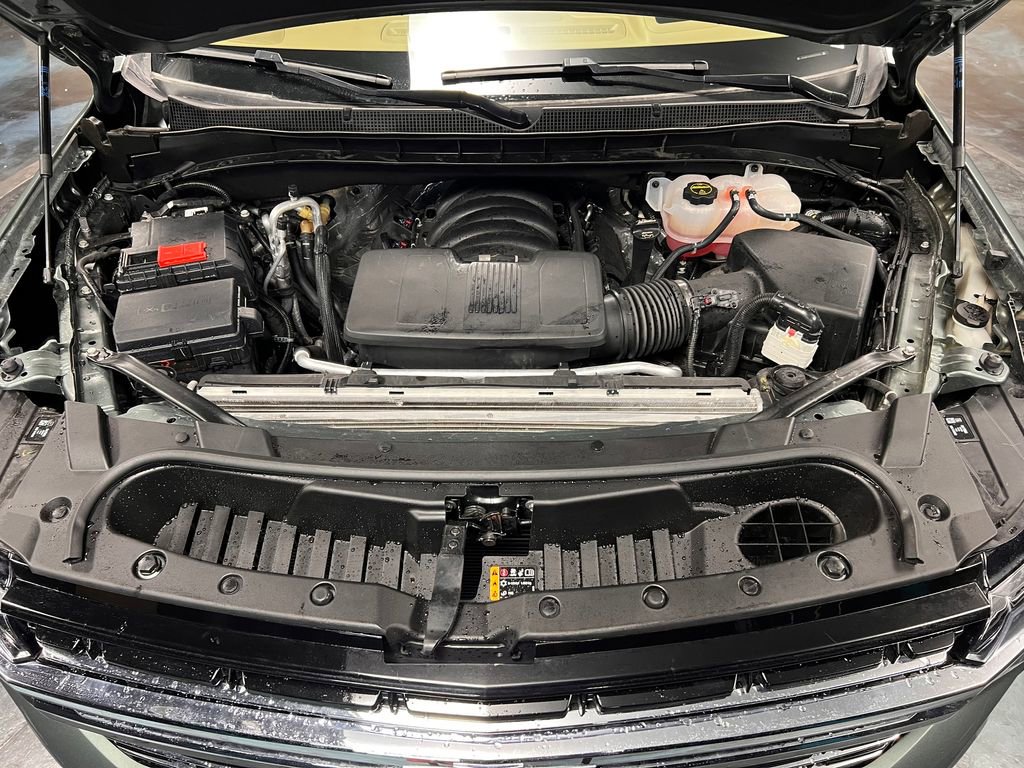 Used 2024 Chevrolet Suburban Premier w/ Premium Package 2 AWD/4WD image 19