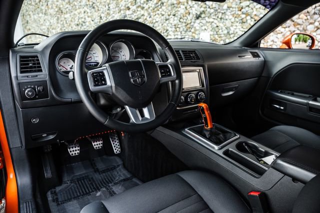 Used 2011 Dodge Challenger R/T RWD image 2