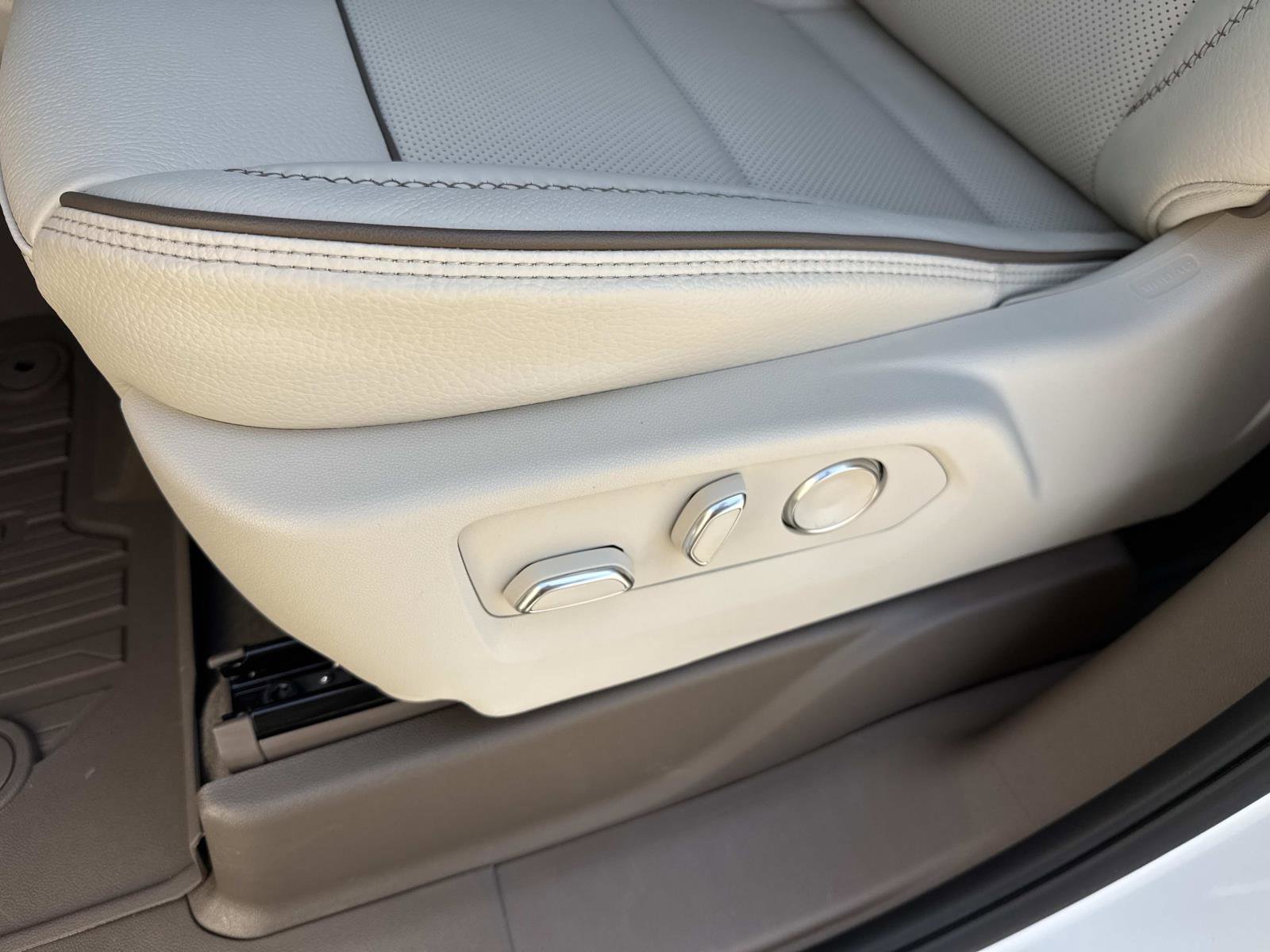 New 2026 GMC Yukon XL Denali w/ Sun & Power Step Package image 24