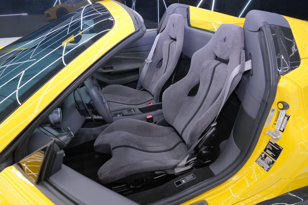 Used 2021 Ferrari F8 Tributo RWD image 17