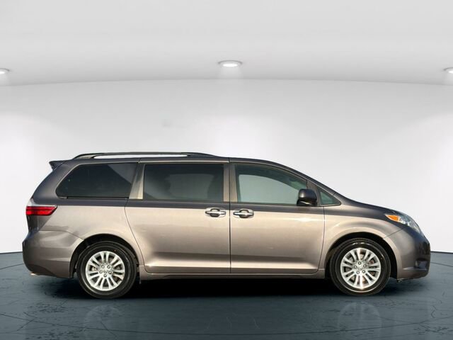 Used 2016 Toyota Sienna XLE 4D Passenger Van image 8