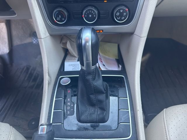 Used 2015 Volkswagen Passat 1.8T Limited Edition image 6