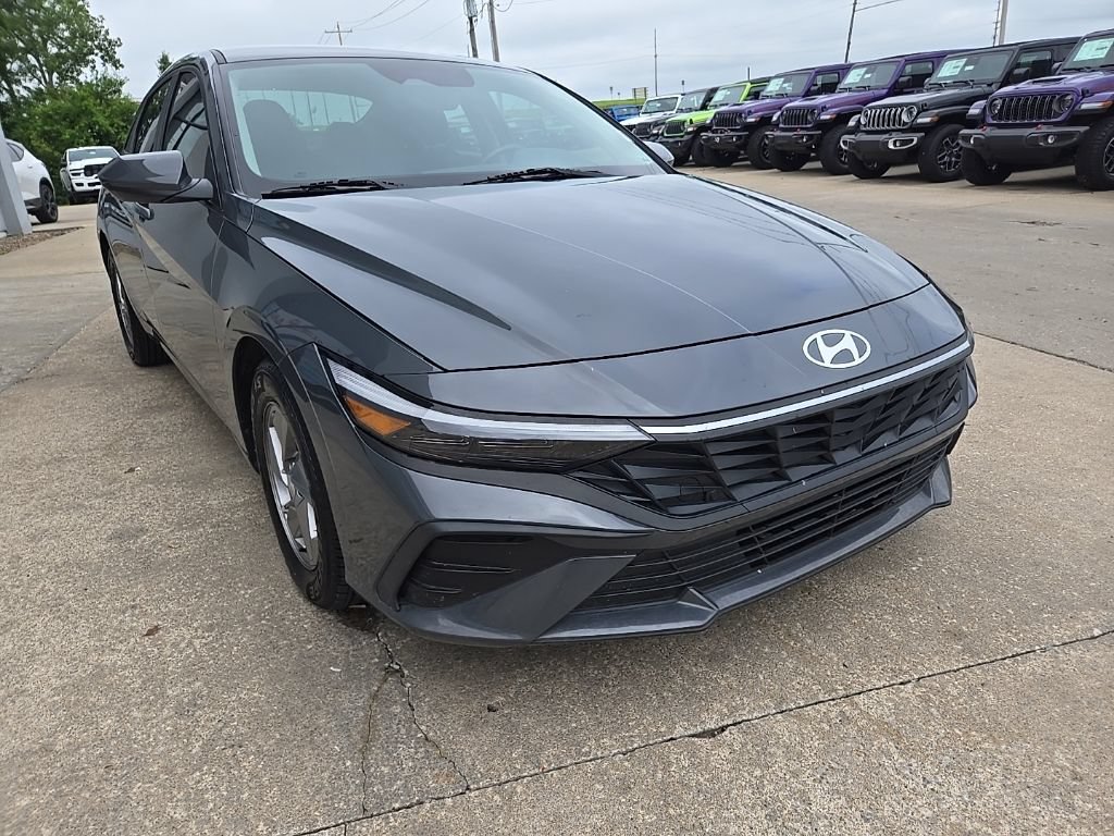 Used 2025 Hyundai Elantra SE FWD image 16