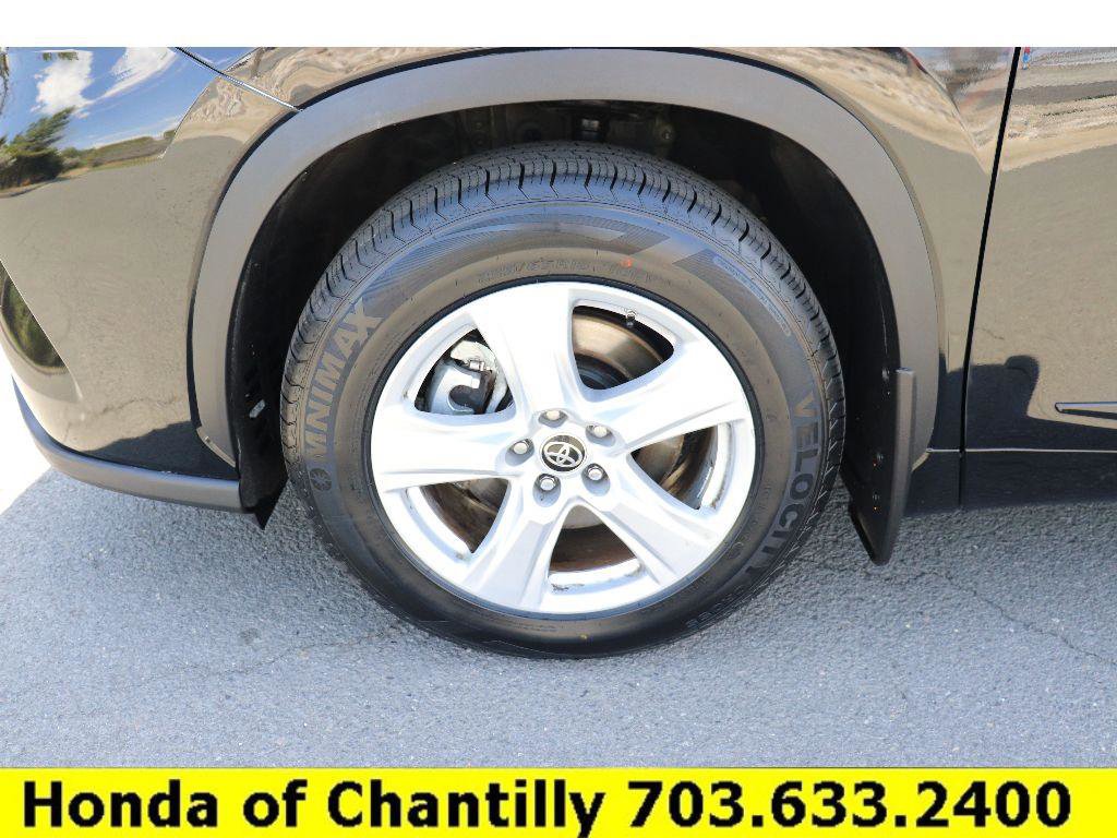 Used 2022 Toyota Highlander LE AWD/4WD image 28
