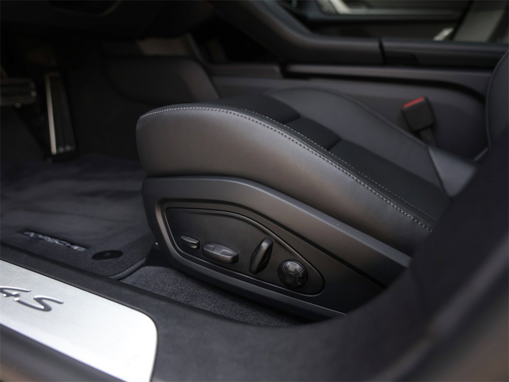 Used 2025 Porsche Taycan 4S image 15