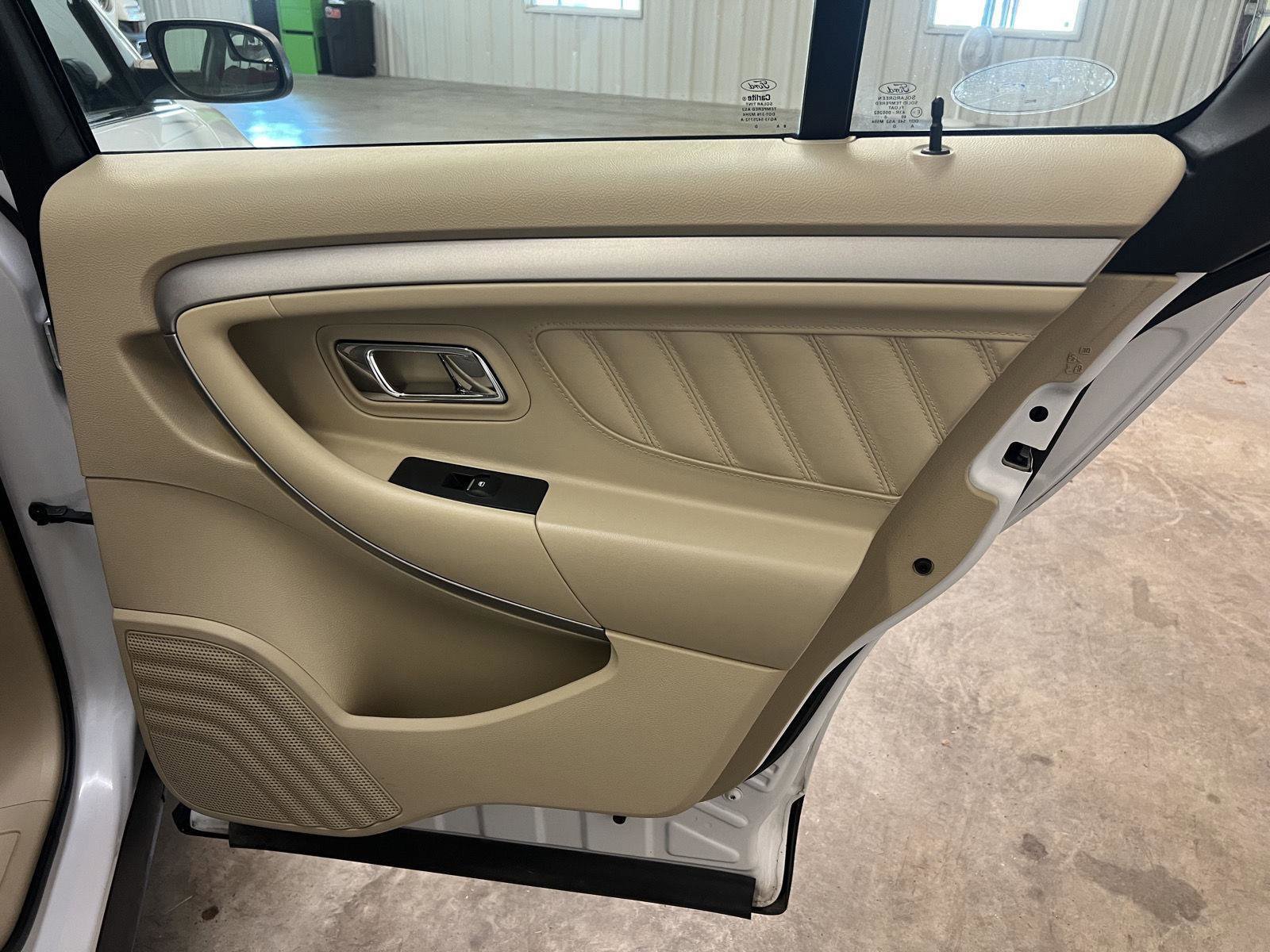 Used 2019 Ford Taurus SE image 28