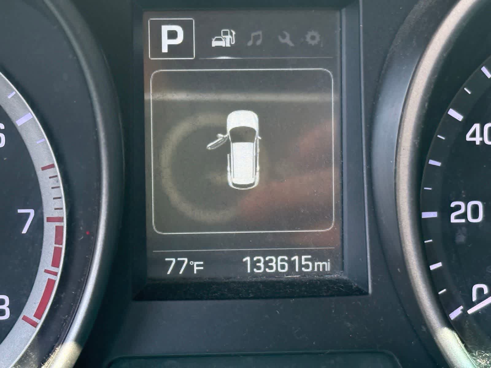 Used 2017 Hyundai Santa Fe SE AWD/4WD image 16