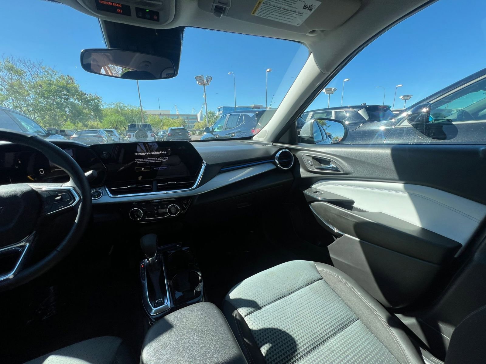 Used 2025 Chevrolet Trax LT w/ LT Convenience Package FWD image 35