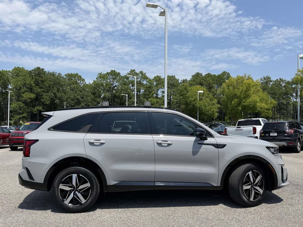 Used 2023 Kia Sorento EX w/ Panoramic Sunroof Package FWD image 4