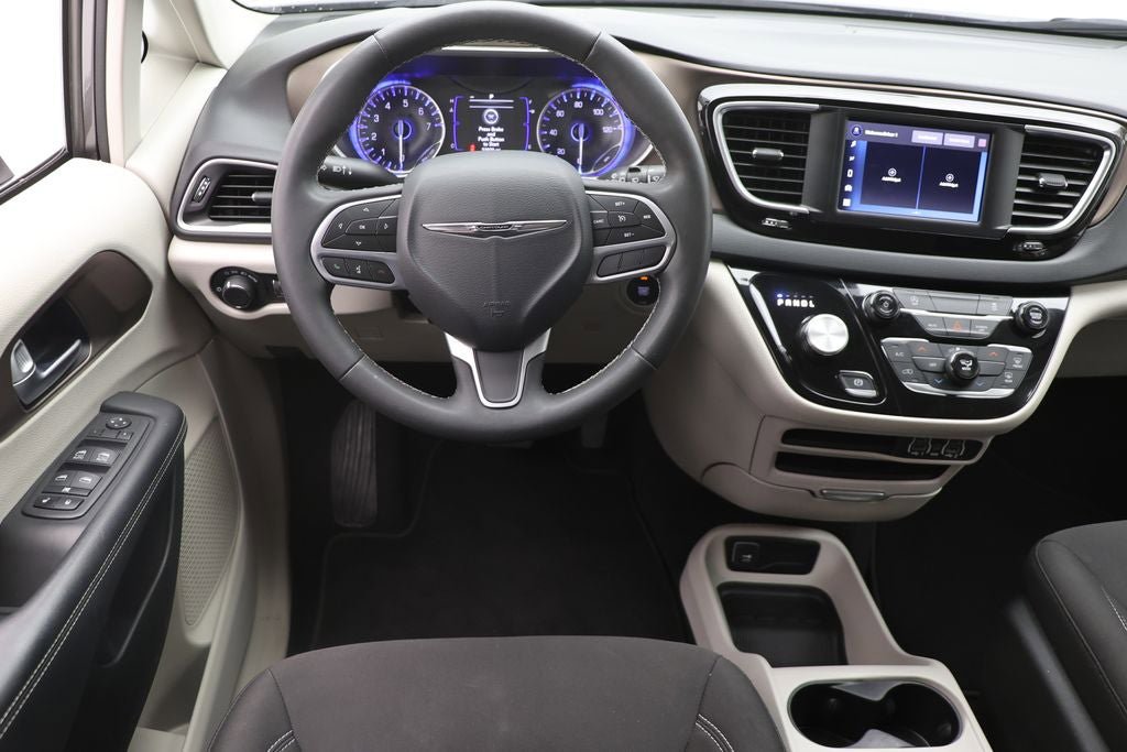 Used 2023 Chrysler Voyager LX FWD image 12