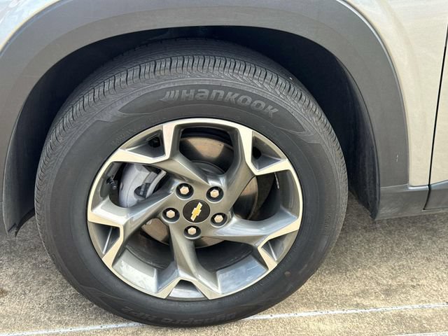 Used 2025 Chevrolet Trax LT w/ LT Convenience Package FWD image 5