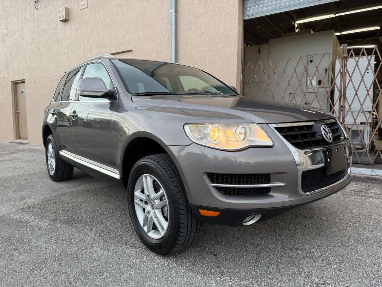 Used 2008 Volkswagen Touareg V6 image 3