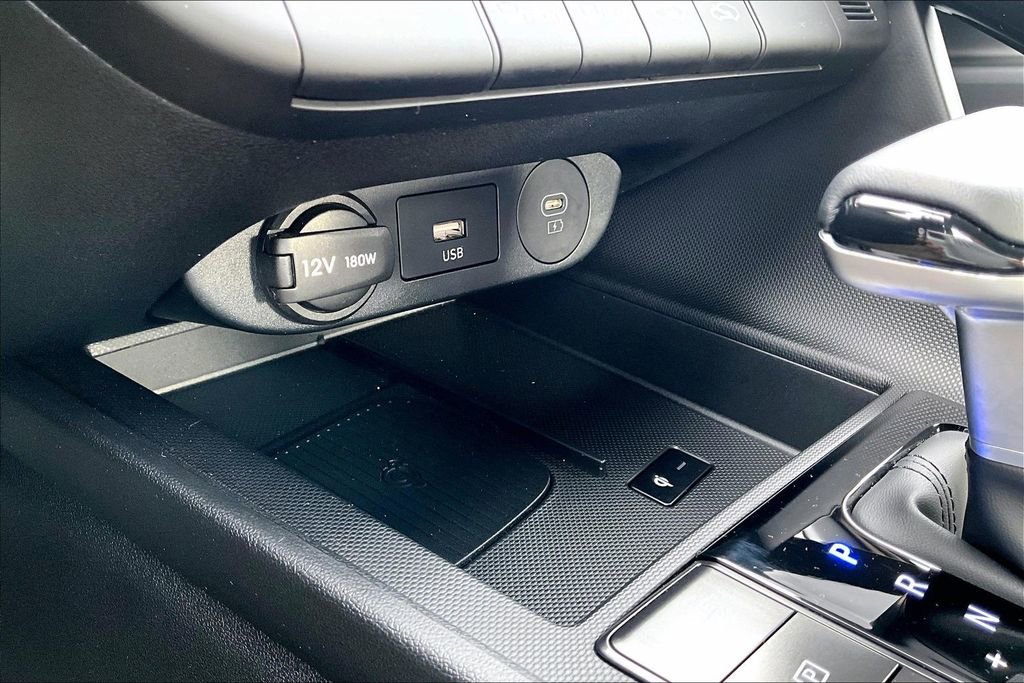Certified 2025 Hyundai Elantra SEL image 32