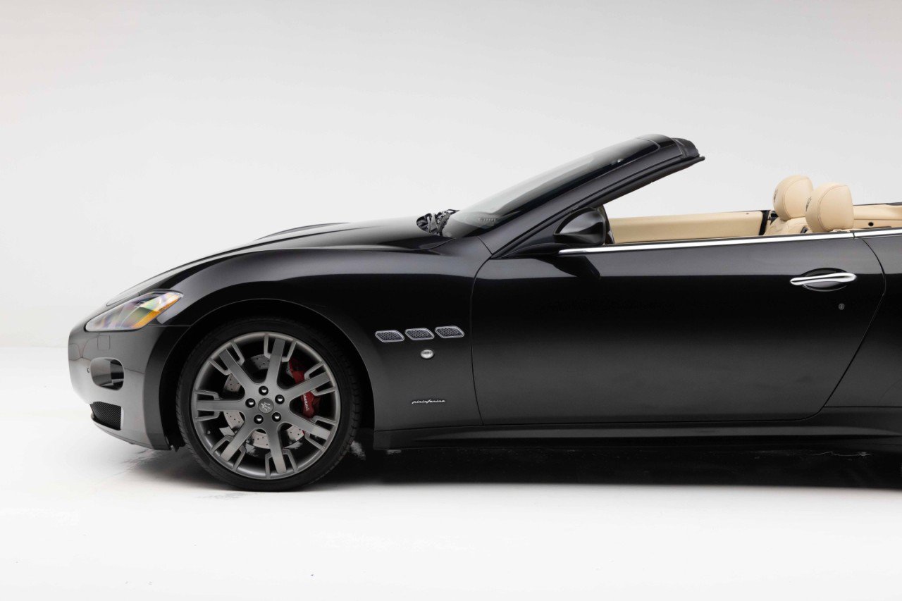Used 2015 Maserati GranTurismo Convertible RWD image 39