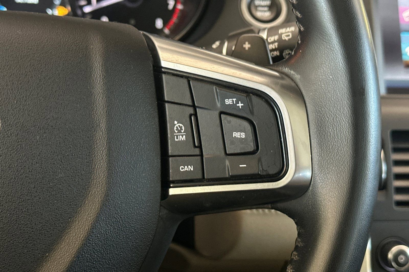 Used 2019 Land Rover Discovery Sport HSE image 29