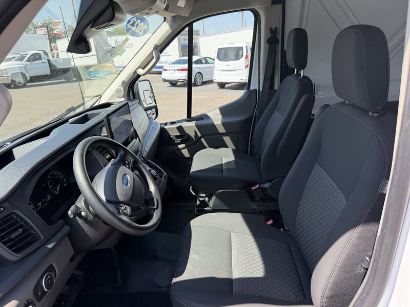 Used 2023 Ford E-Transit Medium Roof RWD image 12