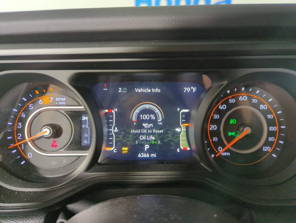 Used 2024 Jeep Wrangler Sahara image 12