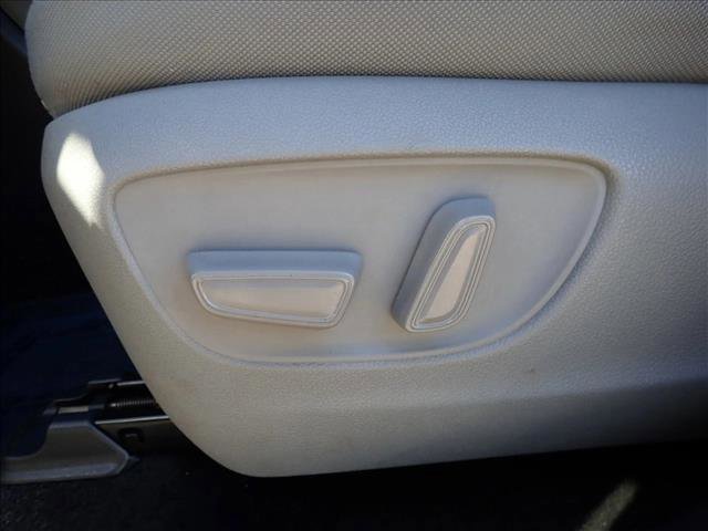 Used 2023 Toyota Highlander LE FWD image 11