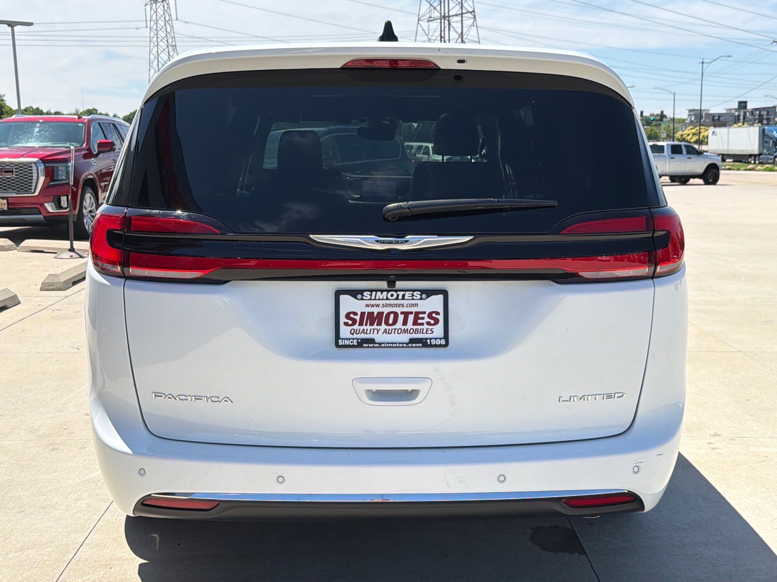 Used 2026 Chrysler Pacifica Limited FWD image 7