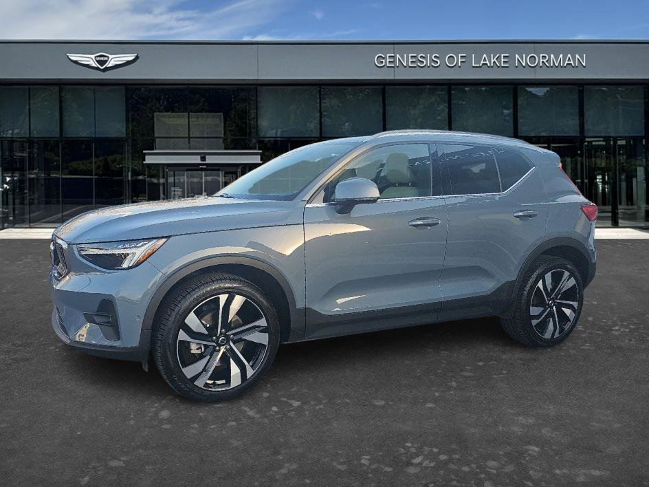 Used 2023 Volvo XC40 B5 Ultimate w/ Protection Package Premier image 1
