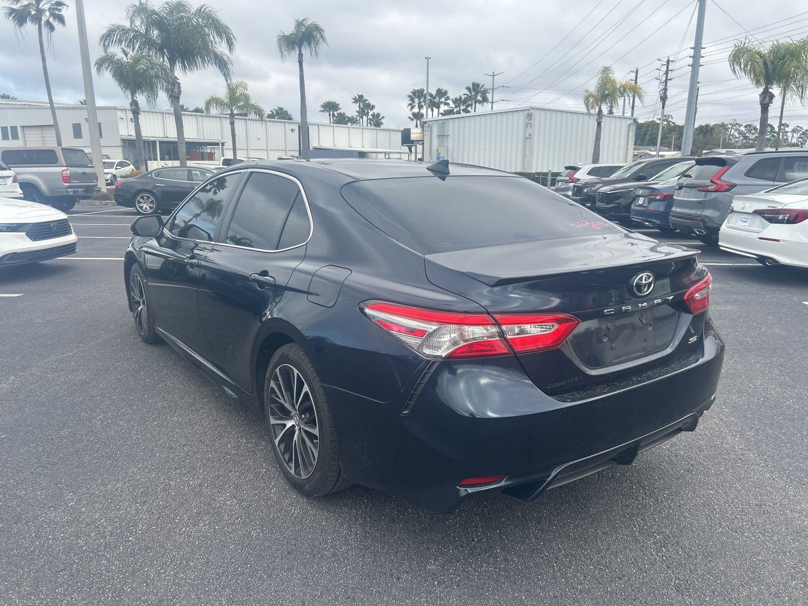 Used 2019 Toyota Camry SE image 5