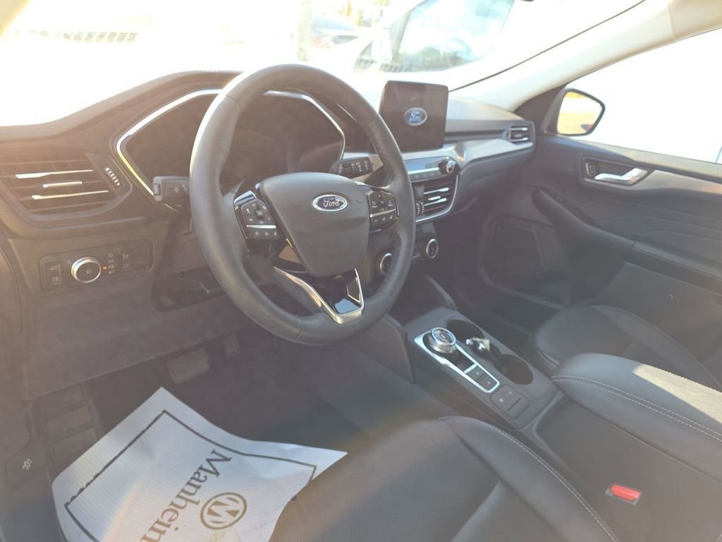 Used 2022 Ford Escape Titanium image 8