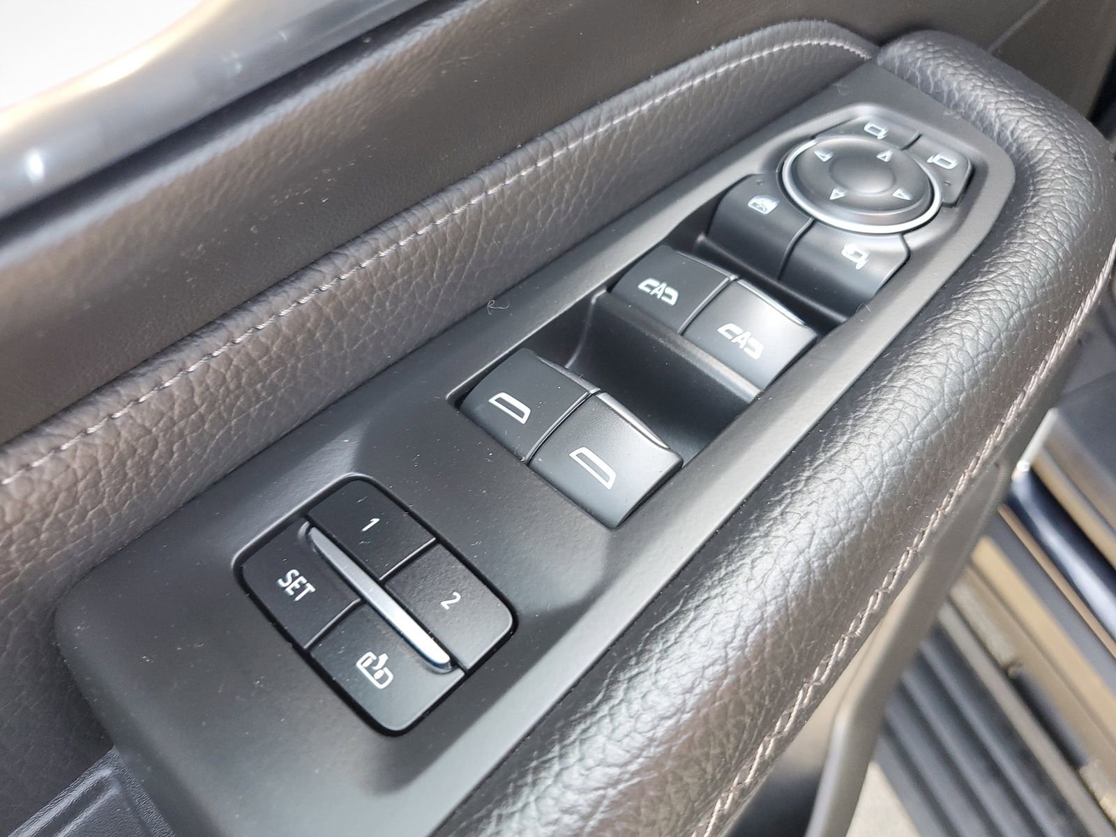 Used 2023 GMC Yukon Denali image 24