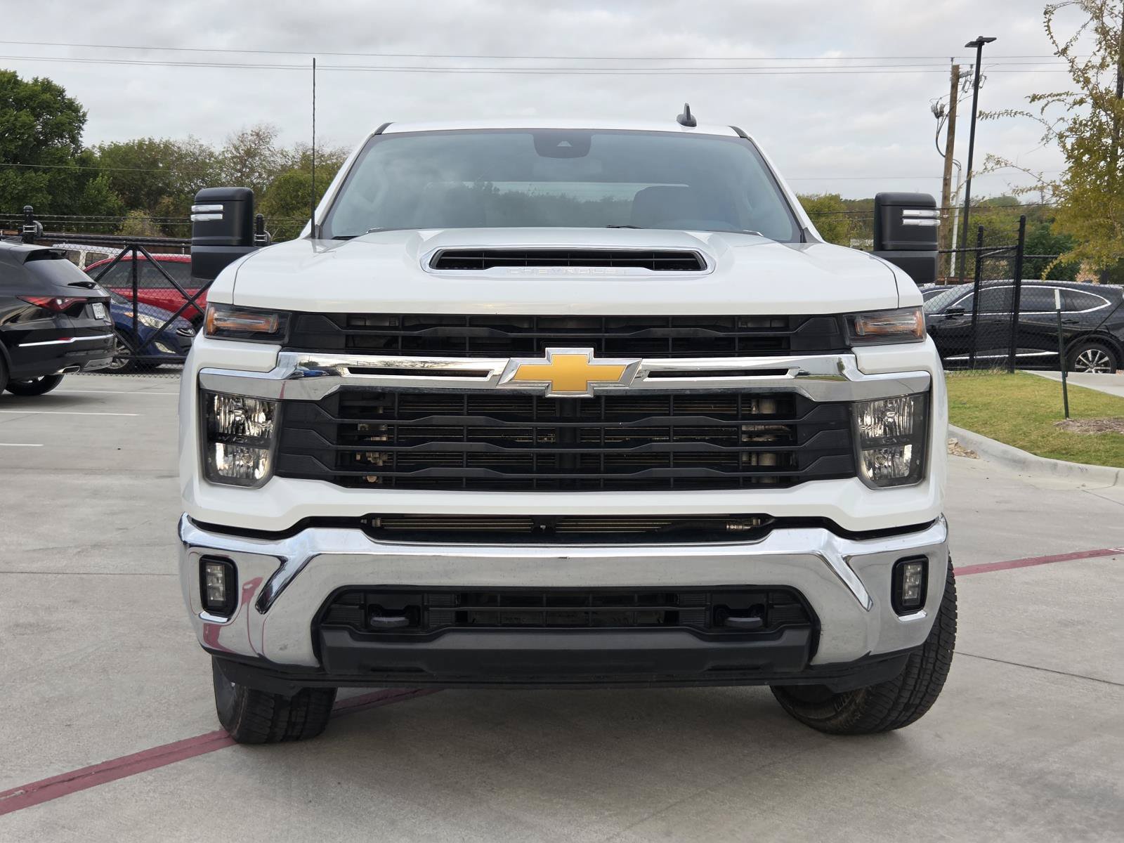 Used 2025 Chevrolet Silverado 2500 LT AWD/4WD image 2