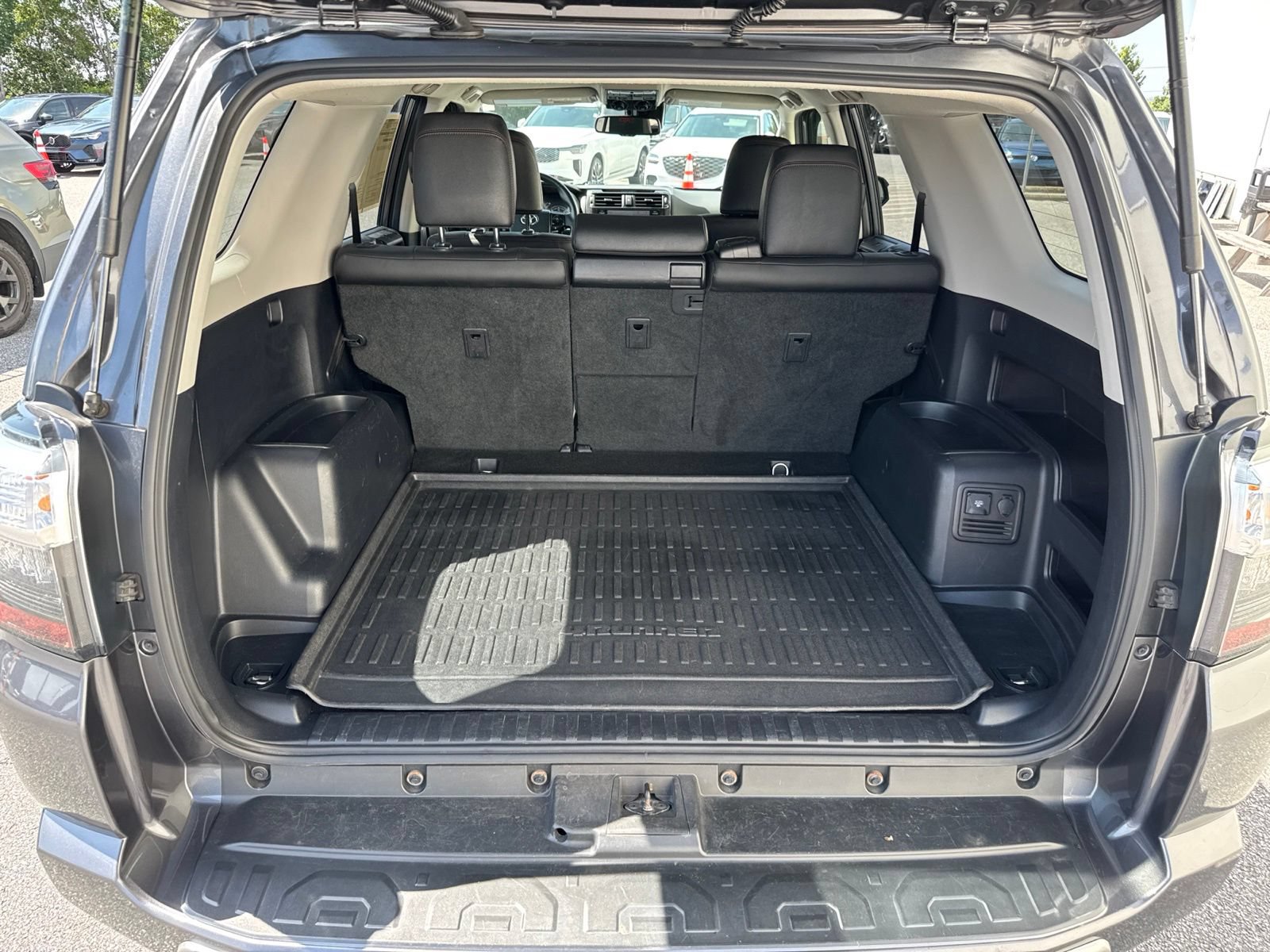 Used 2020 Toyota 4Runner TRD Off-Road Premium AWD/4WD image 11
