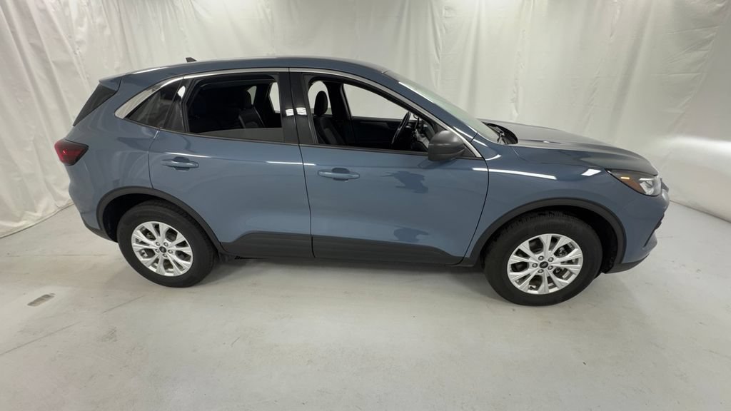 Used 2024 Ford Escape Active AWD/4WD image 2