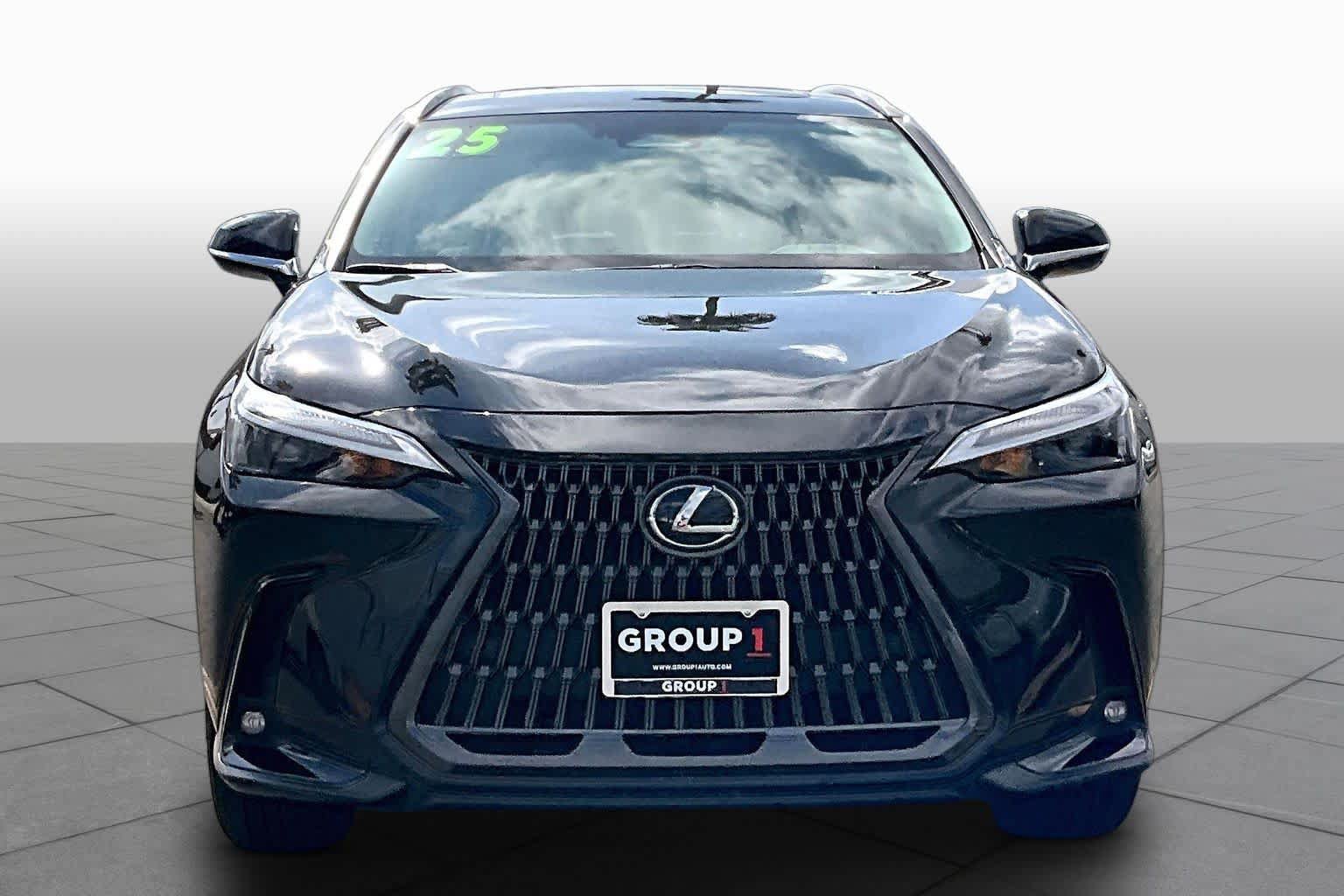 Used 2025 Lexus NX 250 FWD image 3
