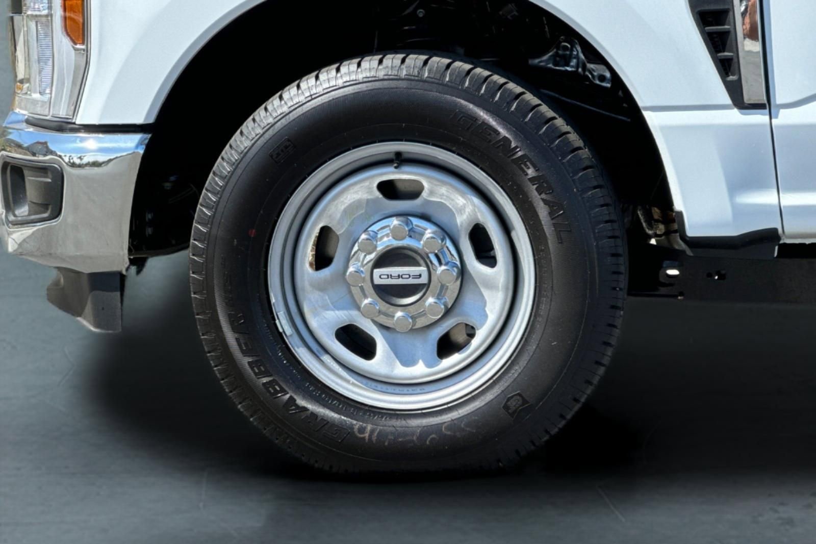 New 2025 Ford F350 XL w/ XL Chrome Package RWD image 29