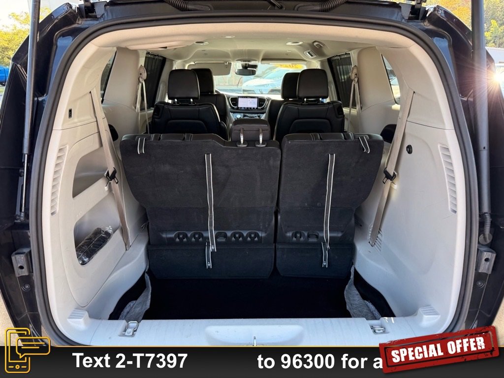 Used 2024 Chrysler Pacifica Touring-L image 25