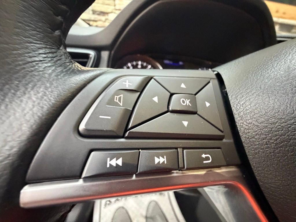 Used 2018 Nissan Rogue SV w/ Sun & Sound Touring Package image 23