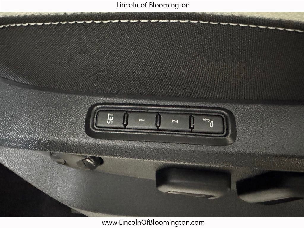 Used 2025 Volkswagen Atlas Cross Sport SEL Premium R-Line image 46