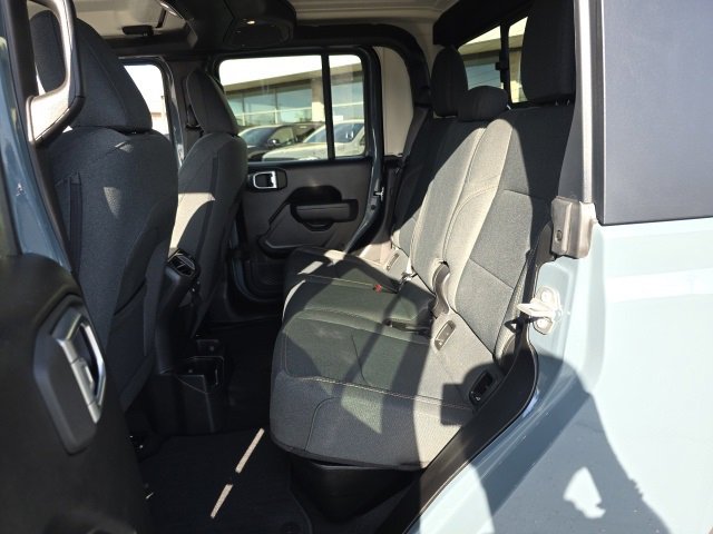 Used 2024 Jeep Gladiator Sport image 36