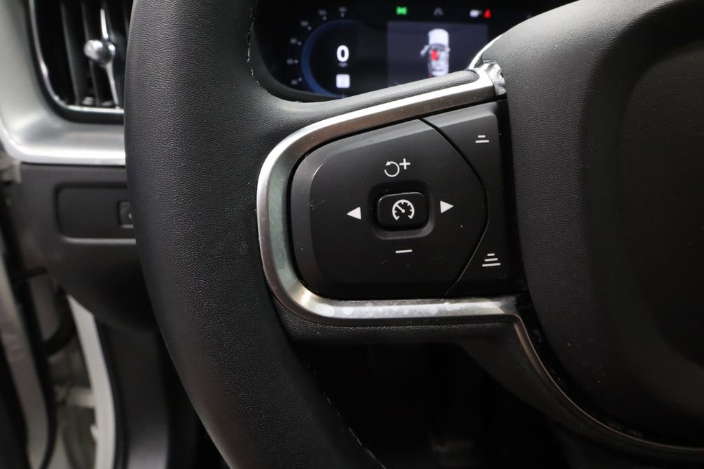 Used 2023 Volvo XC60 B5 Core AWD/4WD image 28