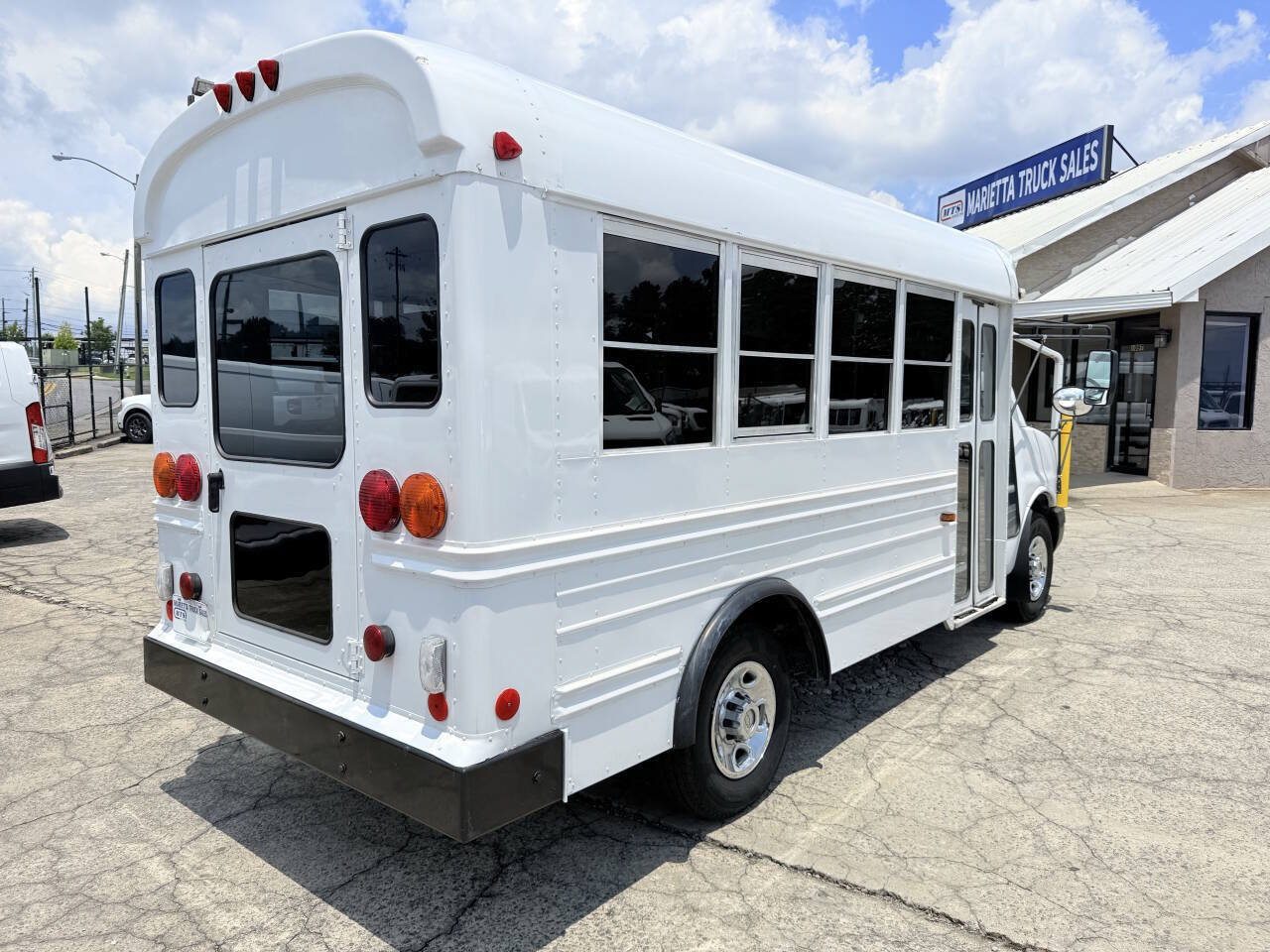 Used 2005 Chevrolet Express 3500 w/ School Bus Package RWD image 3