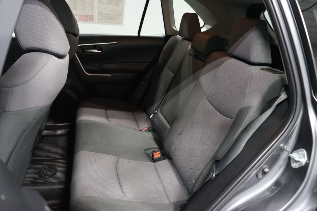 Used 2020 Toyota RAV4 XLE image 28