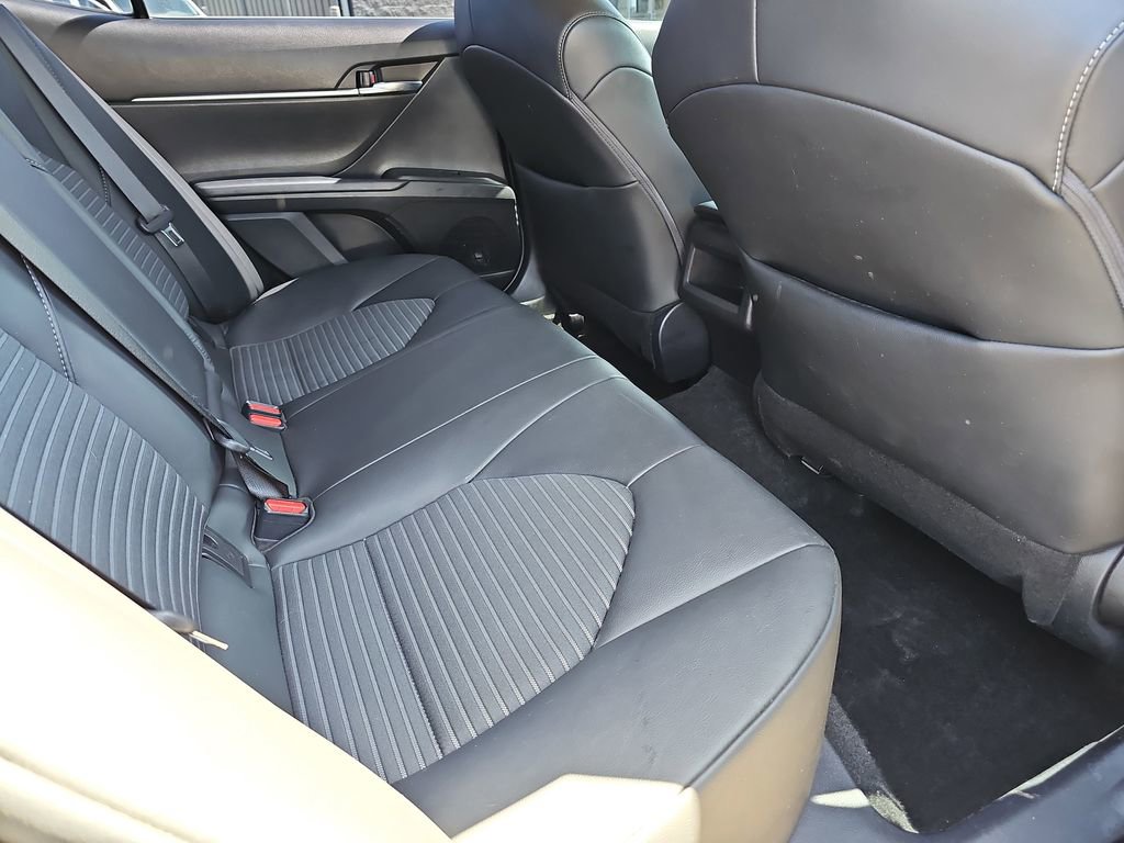 Used 2022 Toyota Camry SE FWD image 14